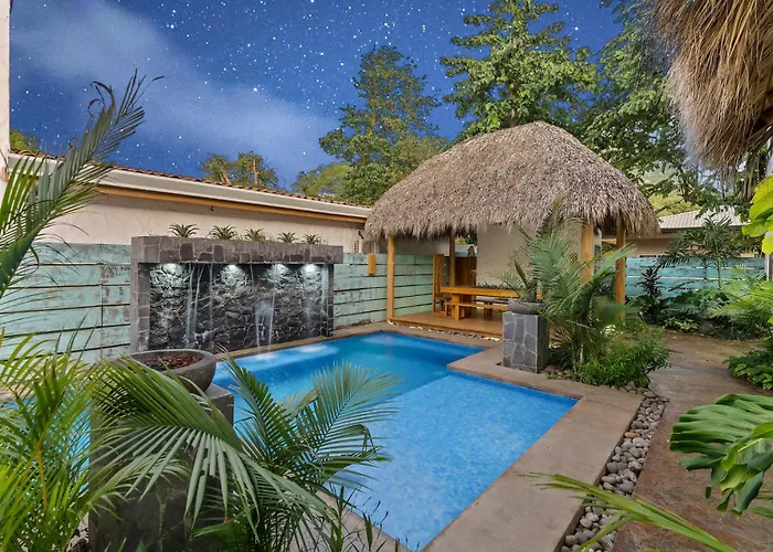 Сasa de vacaciones Modern With Chic Bohemian Style And Zen Outdoor Oasis With Swimming Pool And Tiki Style Dining Space Potrero (Guanacaste)