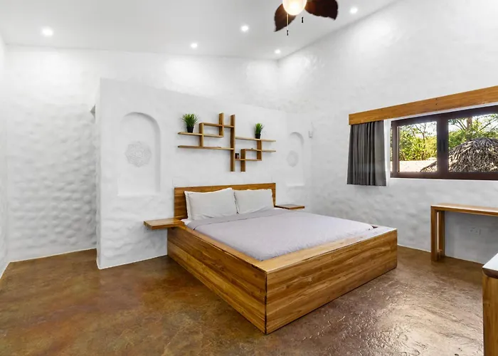 Modern With Chic Bohemian Style And Zen Outdoor Oasis With Swimming Pool And Tiki Style Dining Space Сasa de vacaciones Potrero (Guanacaste)
