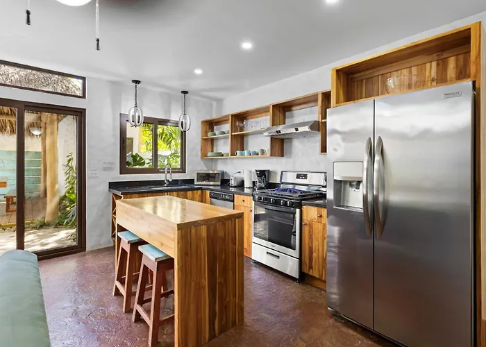 Modern With Chic Bohemian Style And Zen Outdoor Oasis With Swimming Pool And Tiki Style Dining Space Сasa de vacaciones Potrero (Guanacaste)