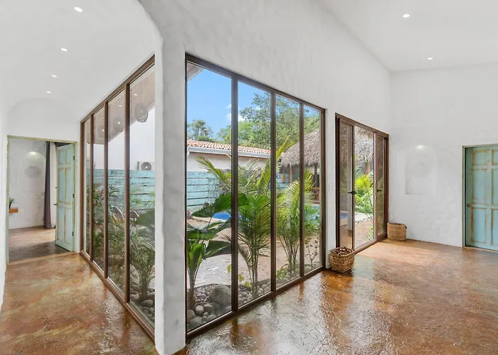 Modern With Chic Bohemian Style And Zen Outdoor Oasis With Swimming Pool And Tiki Style Dining Space Сasa de vacaciones Potrero (Guanacaste)