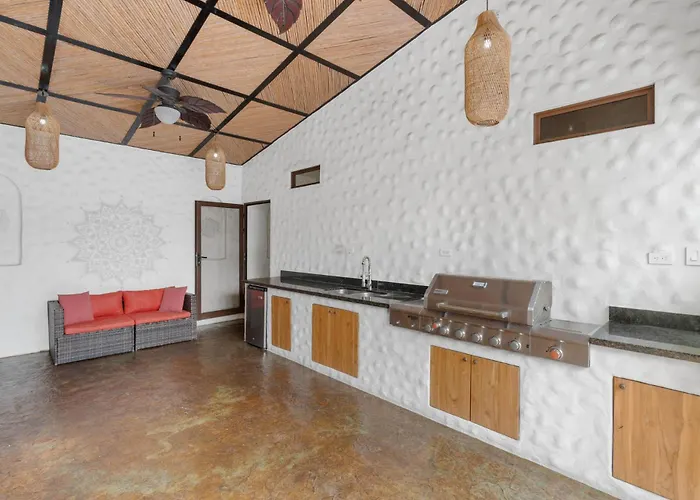 Modern With Chic Bohemian Style And Zen Outdoor Oasis With Swimming Pool And Tiki Style Dining Space Сasa de vacaciones Potrero (Guanacaste)