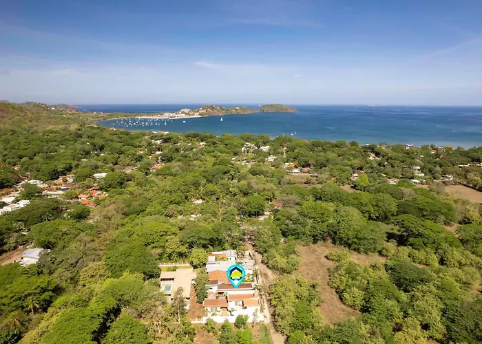 Сasa de vacaciones Modern With Chic Bohemian Style And Zen Outdoor Oasis With Swimming Pool And Tiki Style Dining Space Potrero (Guanacaste)