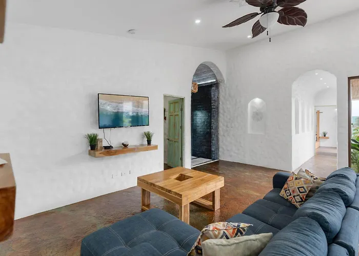 Сasa de vacaciones Modern With Chic Bohemian Style And Zen Outdoor Oasis With Swimming Pool And Tiki Style Dining Space Potrero (Guanacaste)