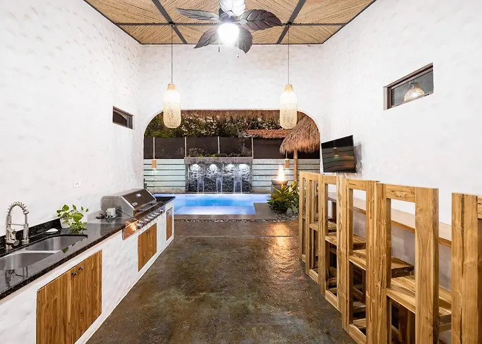 Modern With Chic Bohemian Style And Zen Outdoor Oasis With Swimming Pool And Tiki Style Dining Space Сasa de vacaciones Potrero (Guanacaste)